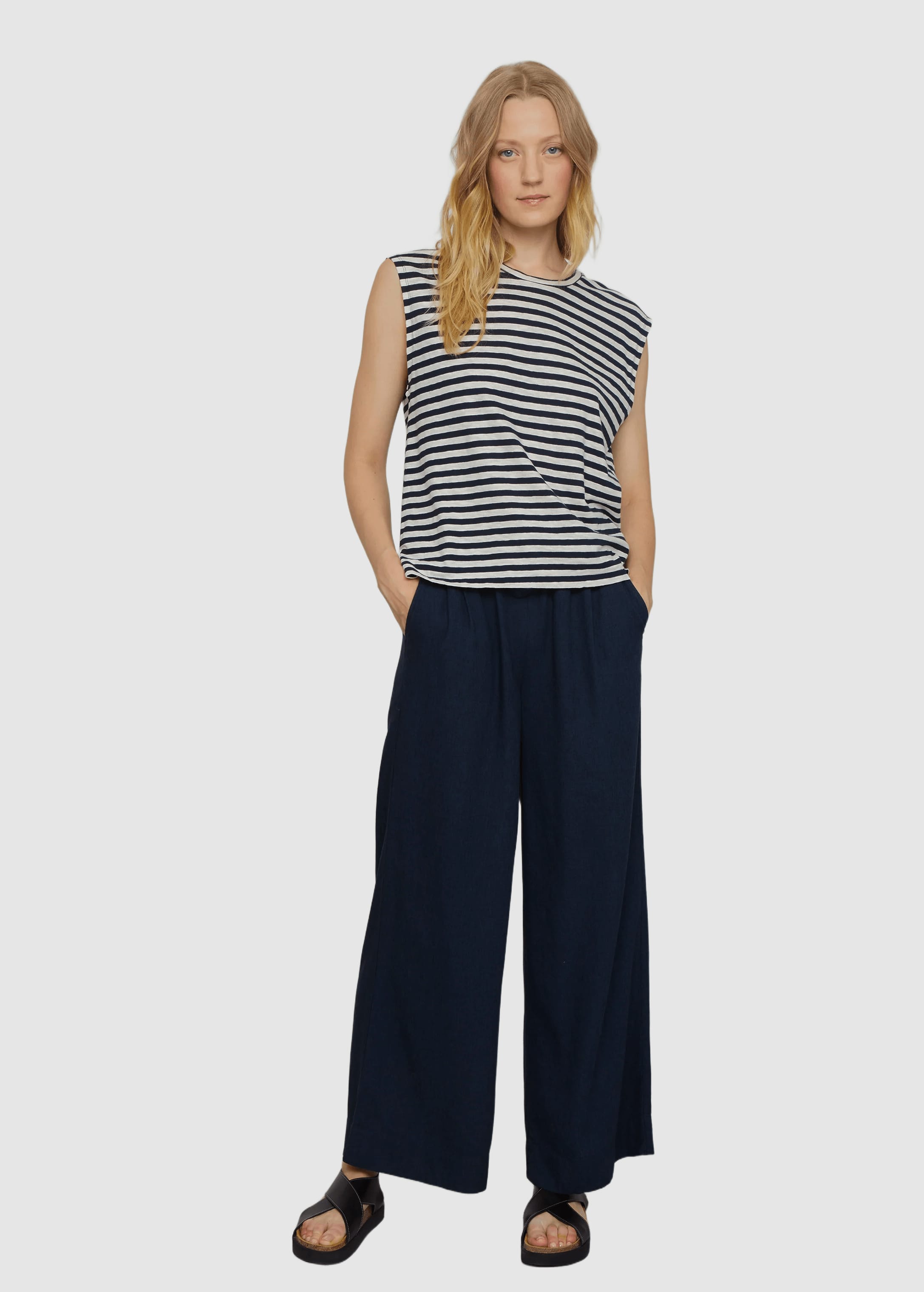 recolution-t-shirt-zinnia-stripes-dark-navy-2.jpeg T-Shirt Zinnia Stripes Dark Navy