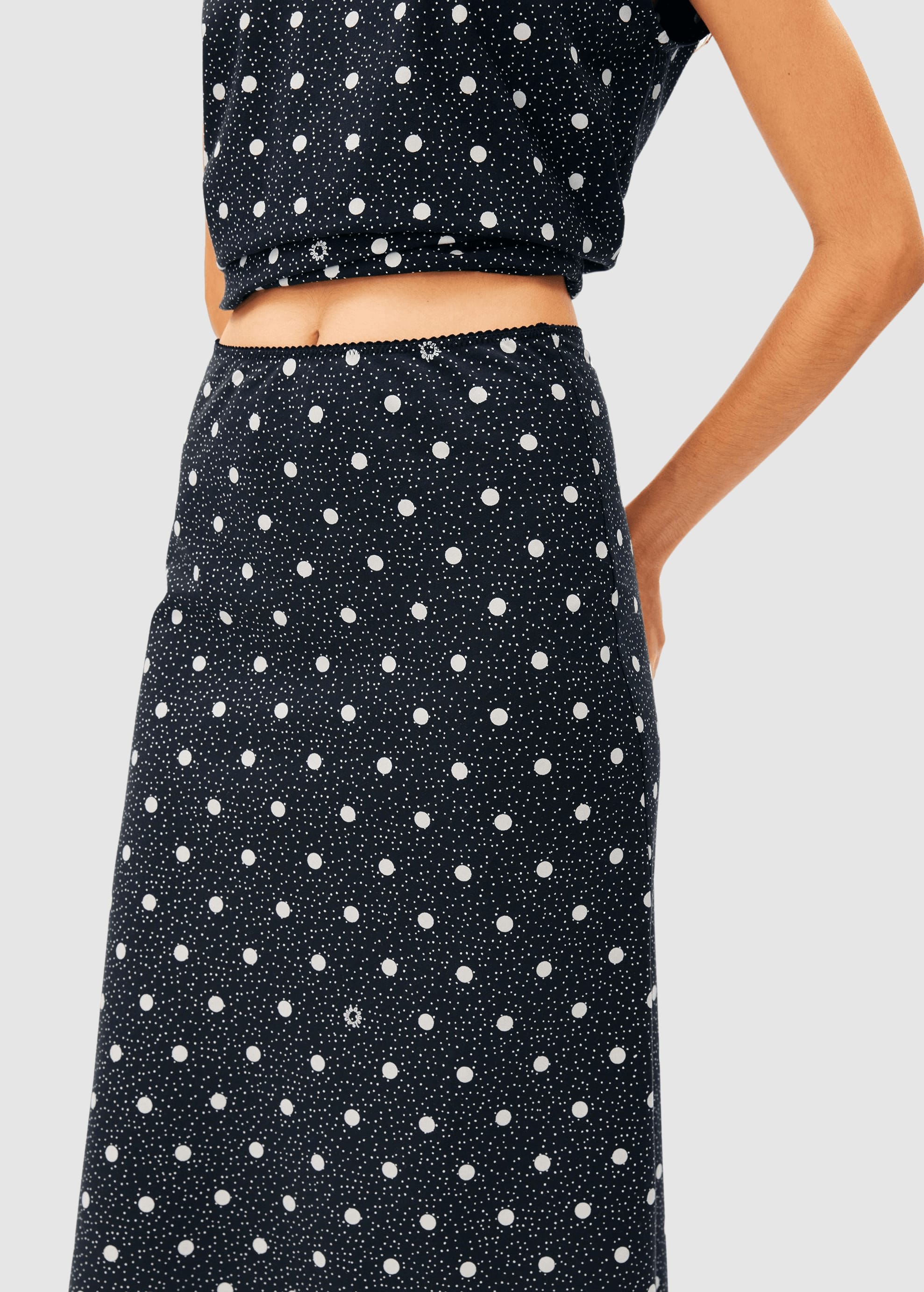 armedangels-lenovaa-dot-slip-skirt-black-white-3.jpeg Lenovaa Dot Slip-Skirt Black White