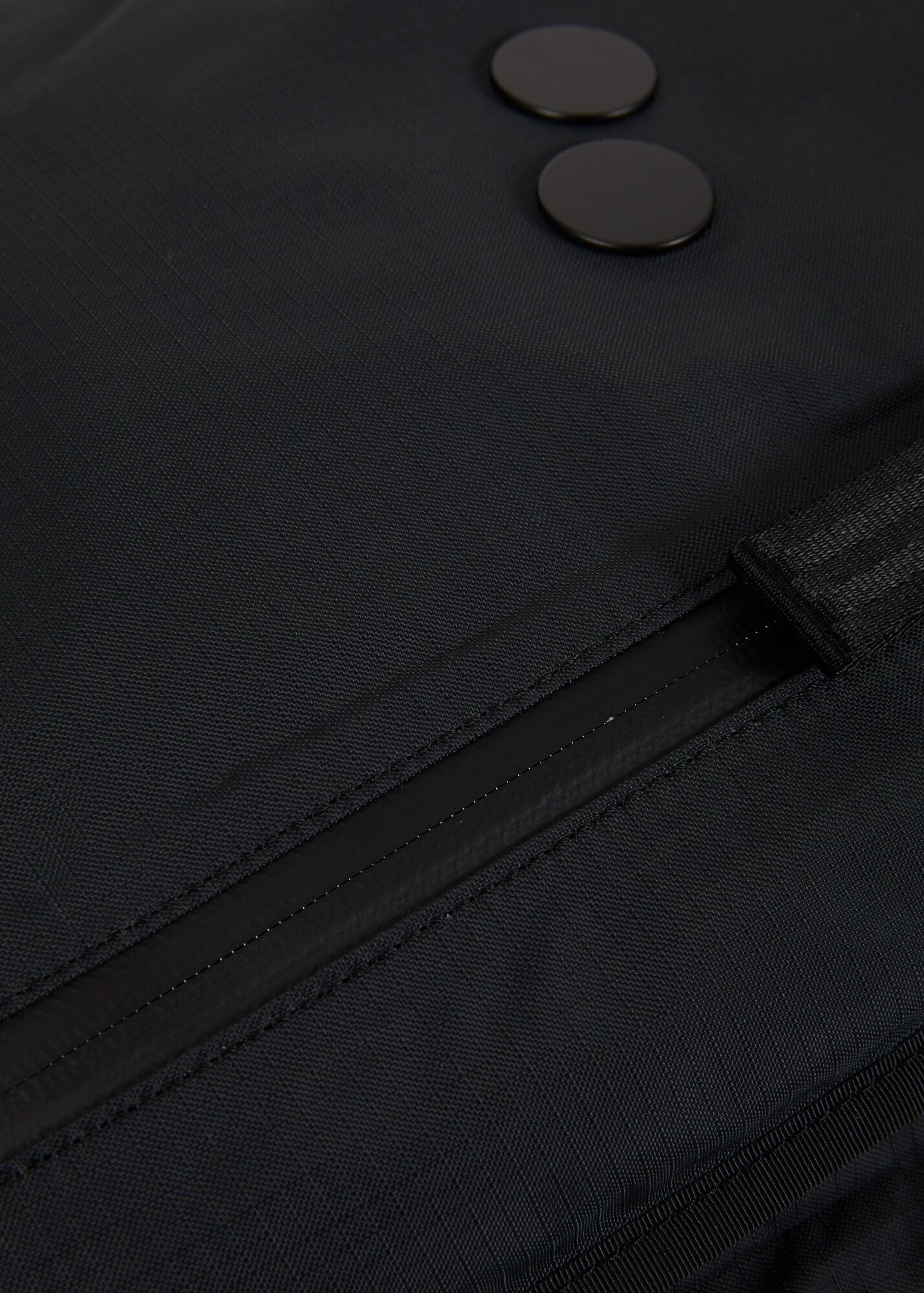 Komut Medium Pure Black Komut Medium Pure Black