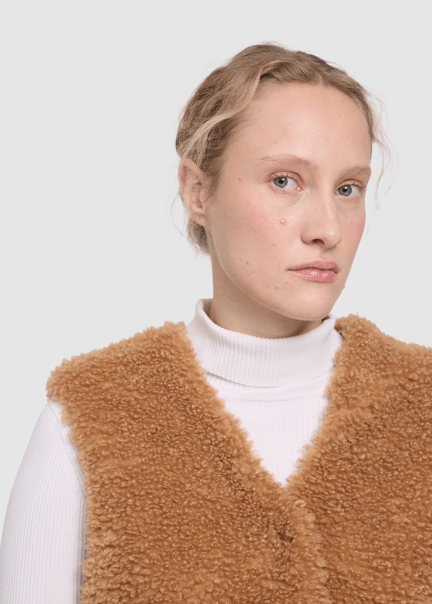 mazine-faux-fur-vest-fawn-5.jpeg Faux-Fur Vest Fawn