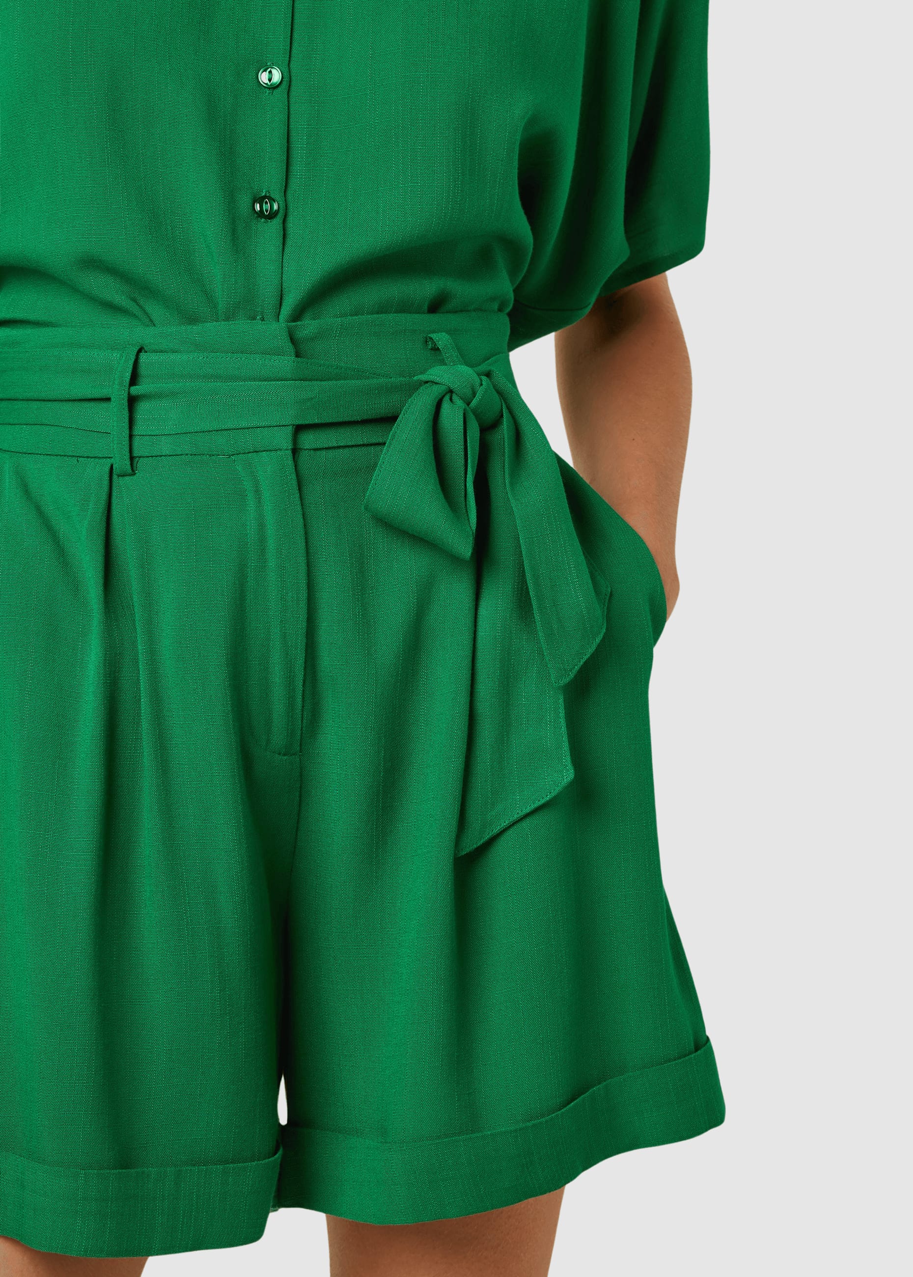 Ava Short Atomic Very Green