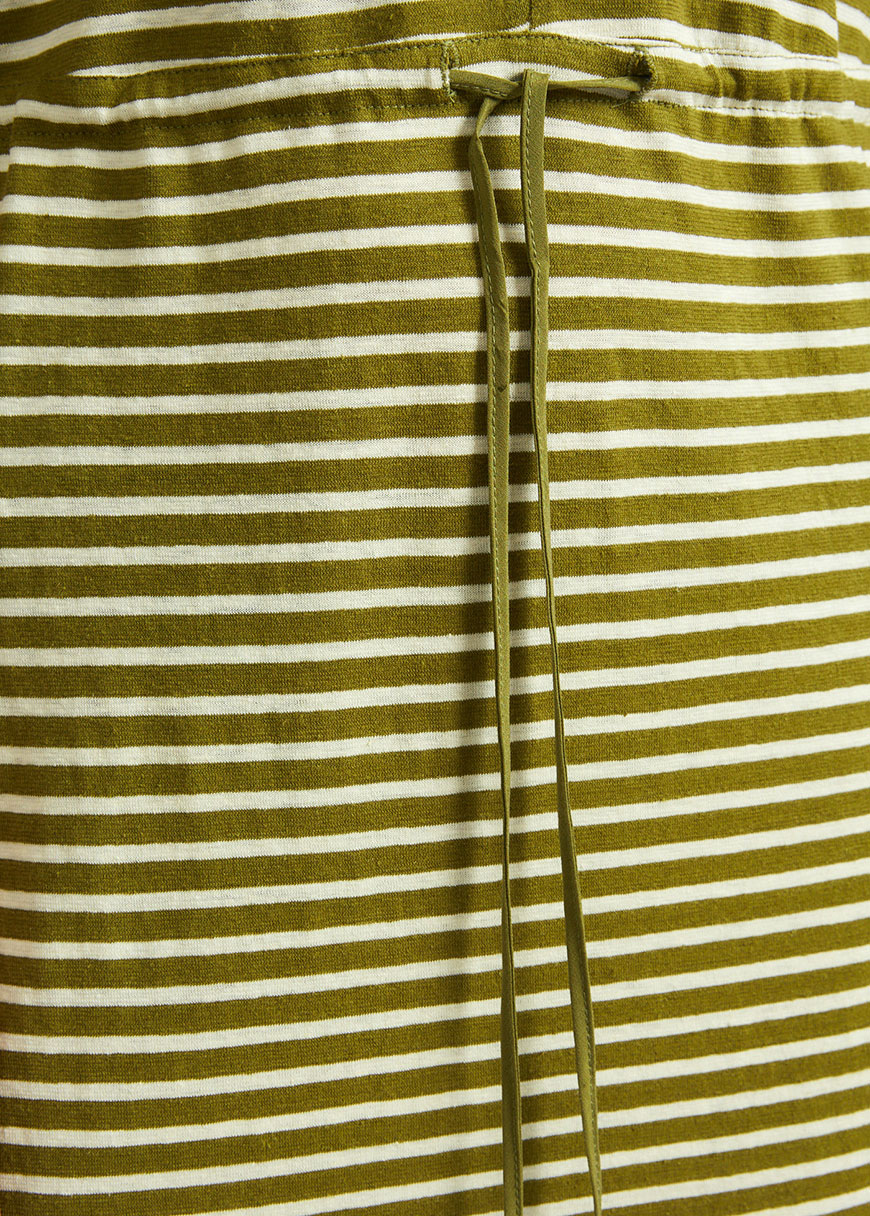 Streifenkleid mit V-Ausschnitt Streifenkleid mit V-Ausschnitt