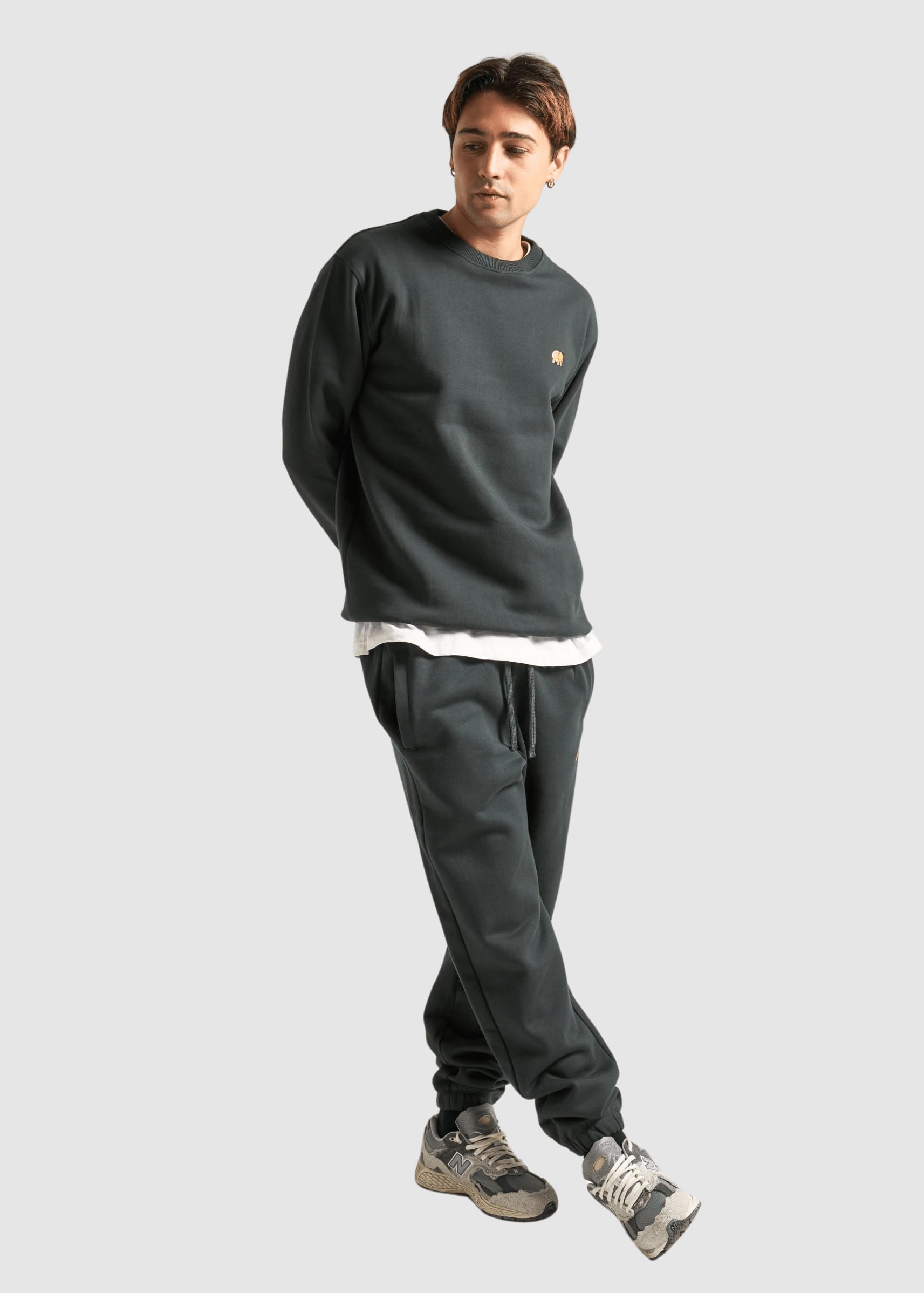 trendsplant-organic-essential-sweatshirt-scarab-green-2.jpeg Organic Essential Sweatshirt Scarab Green