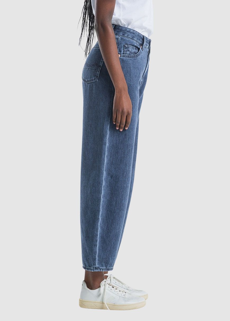 kings_of_indigo_leila_SS_25_KOI_K111101117_Alex_Dark_Worn_2_b84299c9a2 Leila
