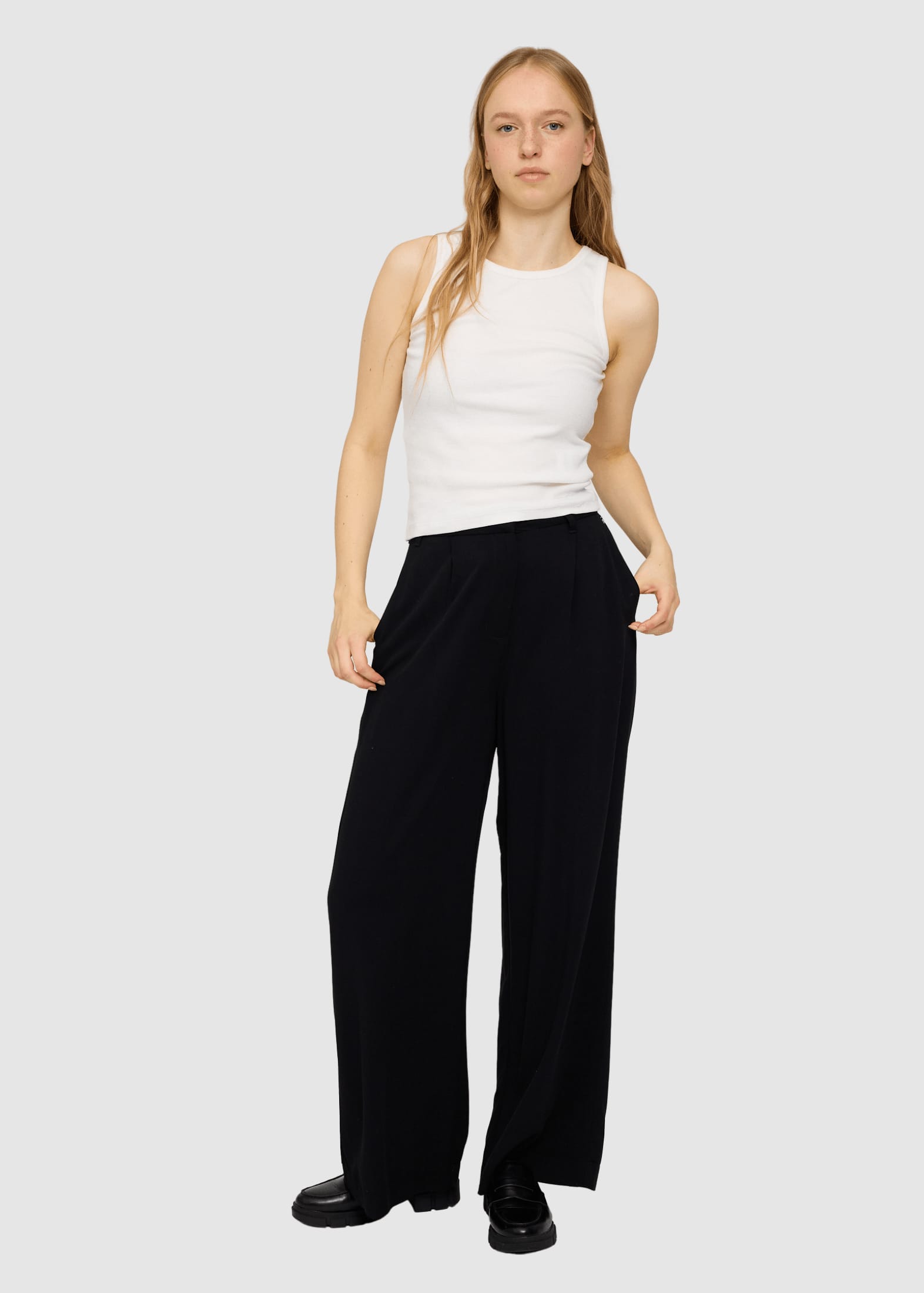 Pleated Viscose Pants Black