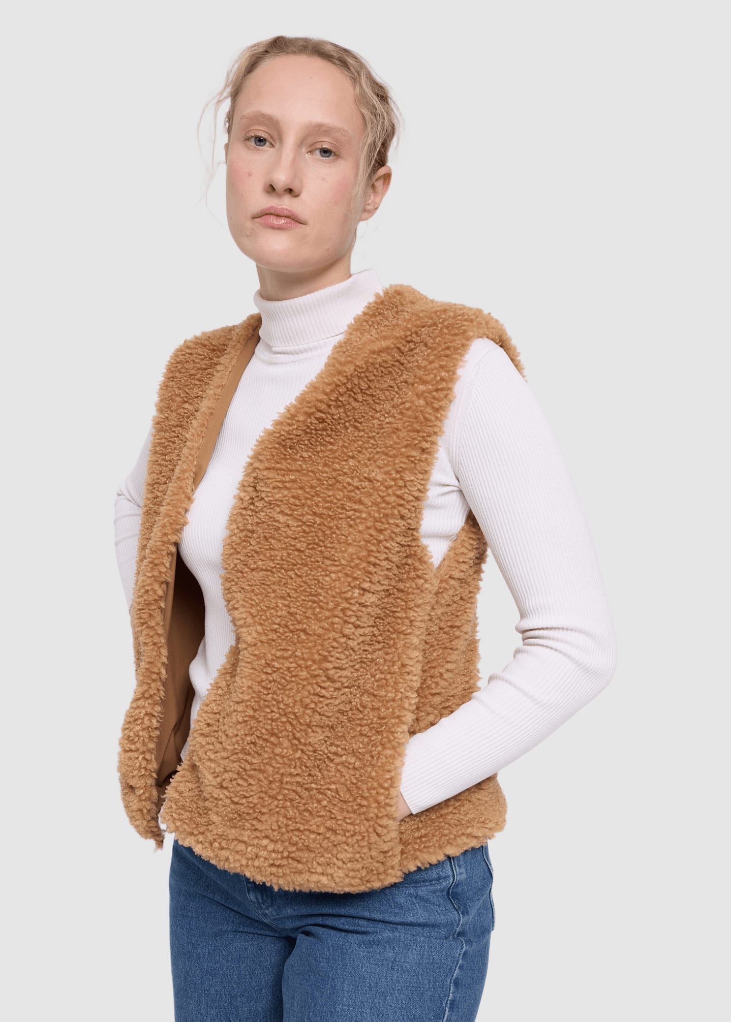 mazine-faux-fur-vest-fawn-3.jpeg Faux-Fur Vest Fawn