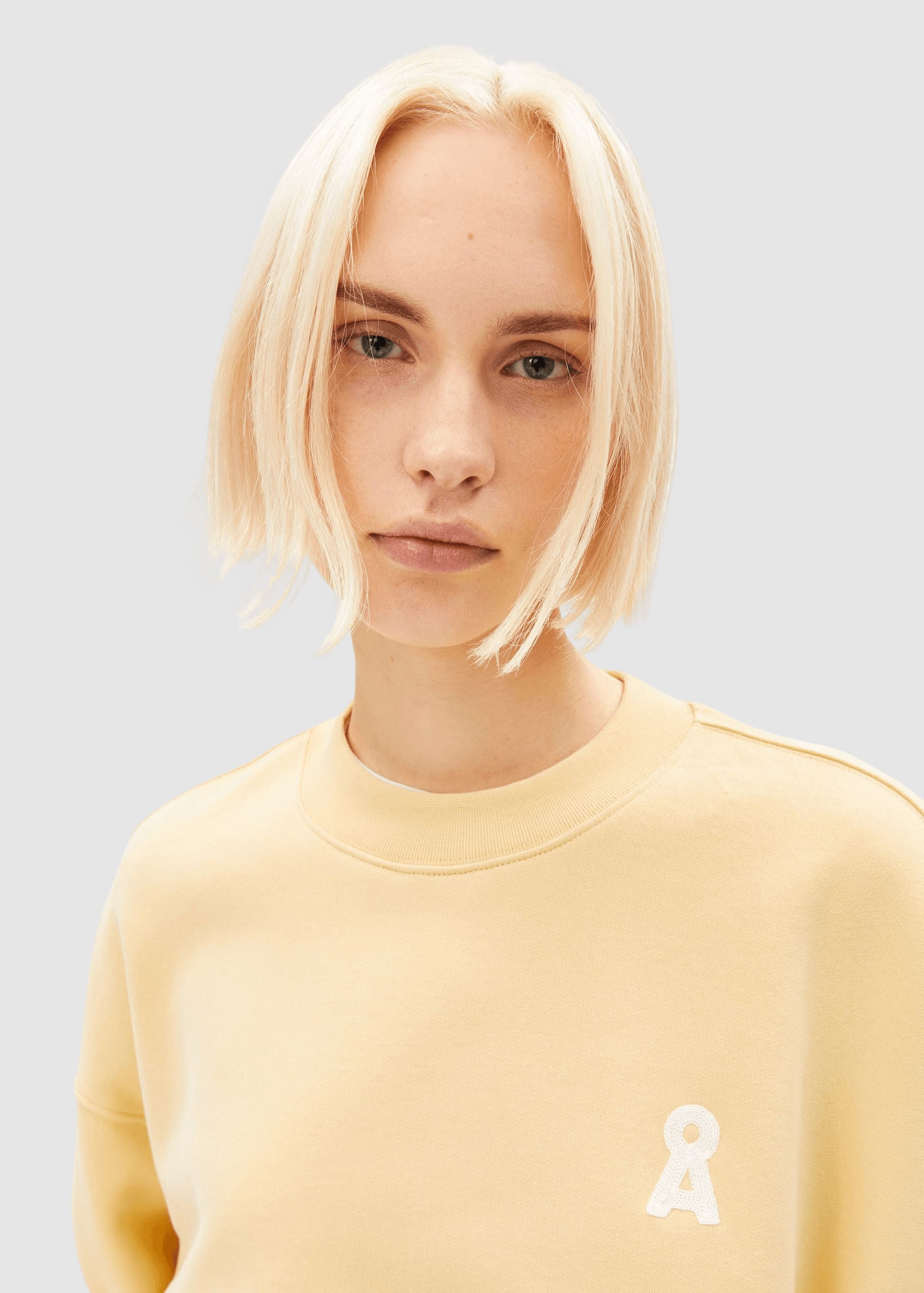 armedangels-iconic-alizaa-sweat-golden-hay-3.jpeg Iconic Å Alizaa Sweat Golden Hay