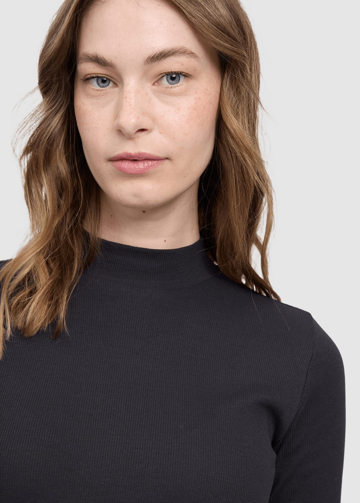mazine-basic-turtleneck-longsleeve-black-5.jpeg Basic Turtleneck Longsleeve Black