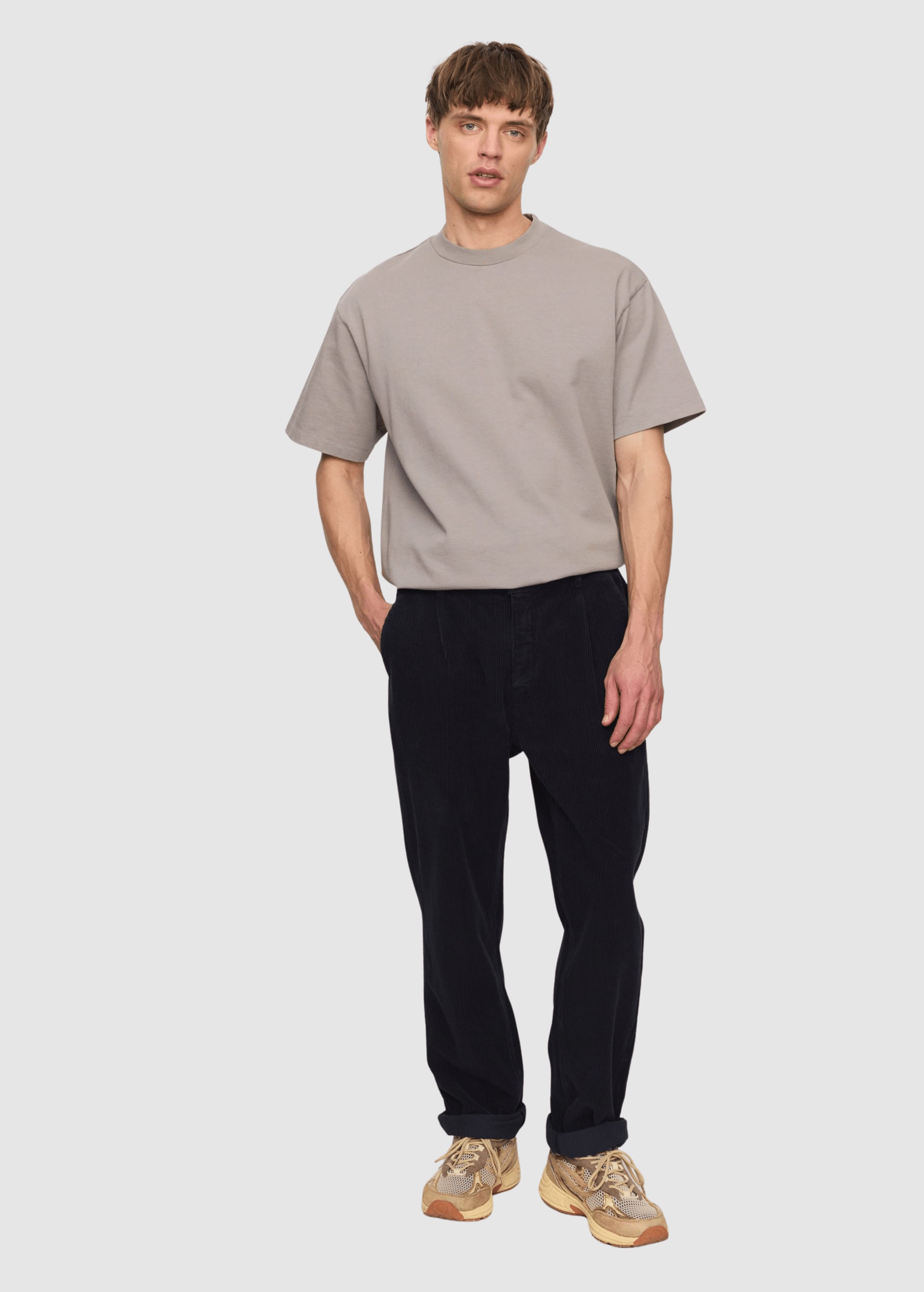 recolution-oak-corduroy-dark-navy-3.jpeg Oak Corduroy Dark Navy