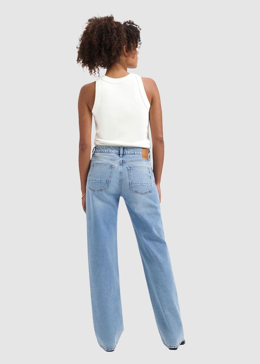 kuyichi_lena_loose_SS_25_KUY_25105201_Worn_Blue_4_b3241792d1 Lena Loose