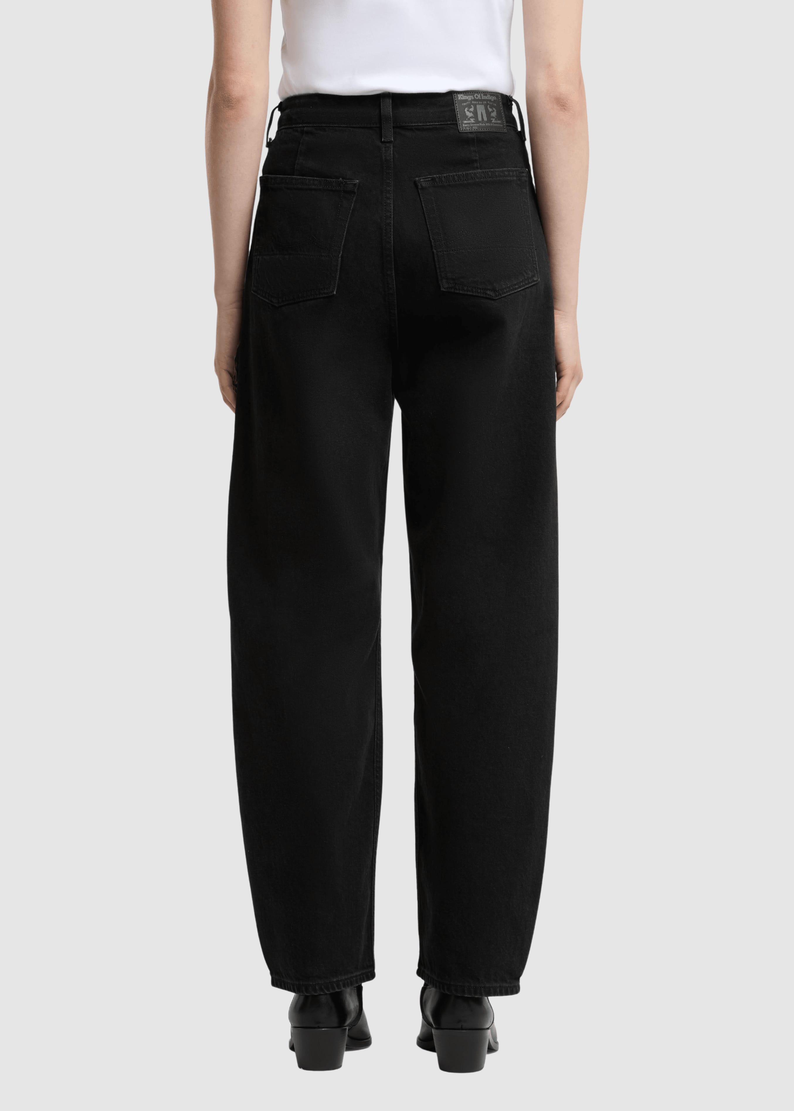 kings-of-indigo-k-o-i-leila-holo-black-used-3.jpeg Leila Holo Black Used