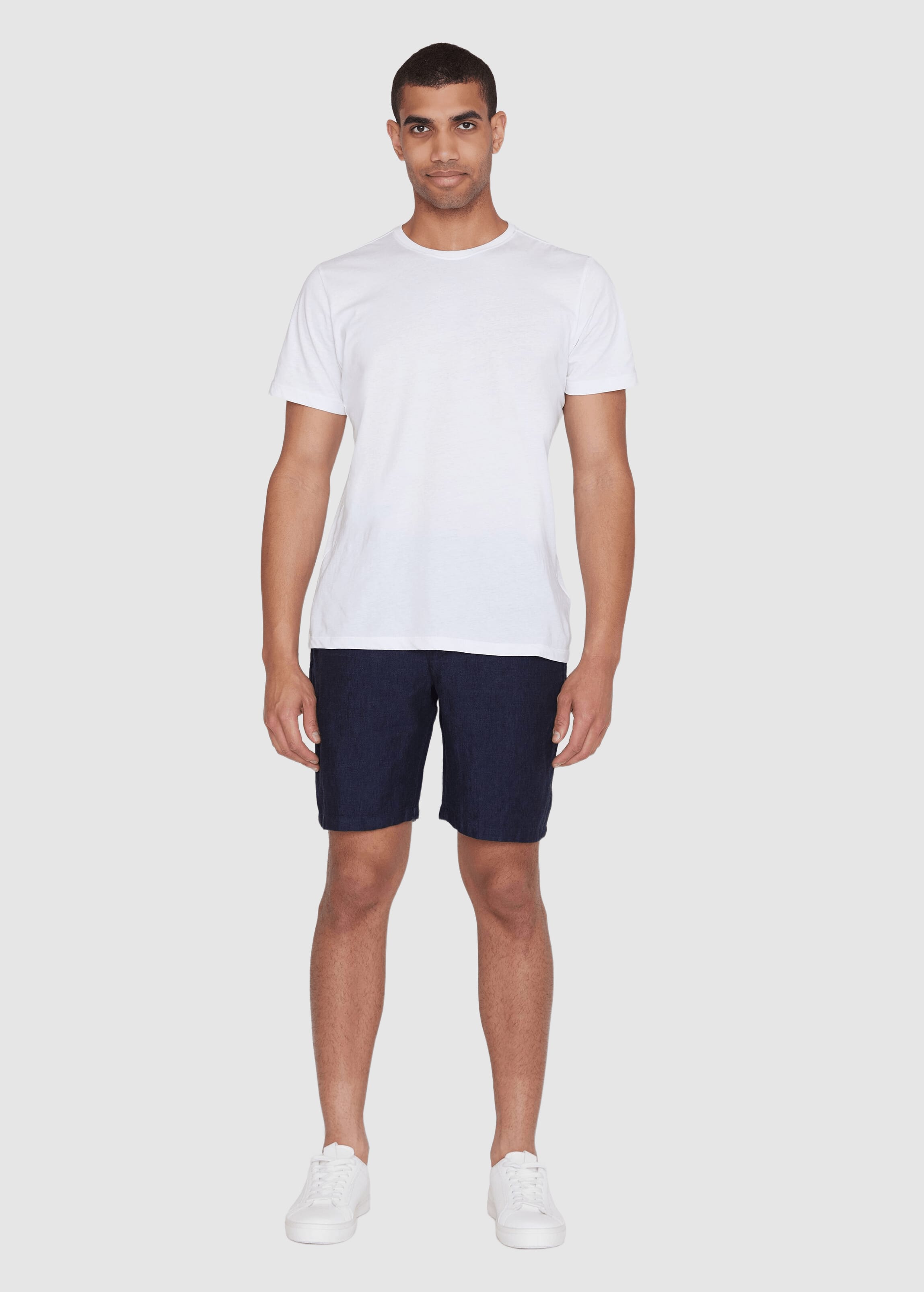 knowledge-cotton-apparel-chuck-regular-linen-shorts-yarndyed-total-eclipse-3.jpeg Chuck Regular Linen Shorts Yarndyed - Total Eclipse
