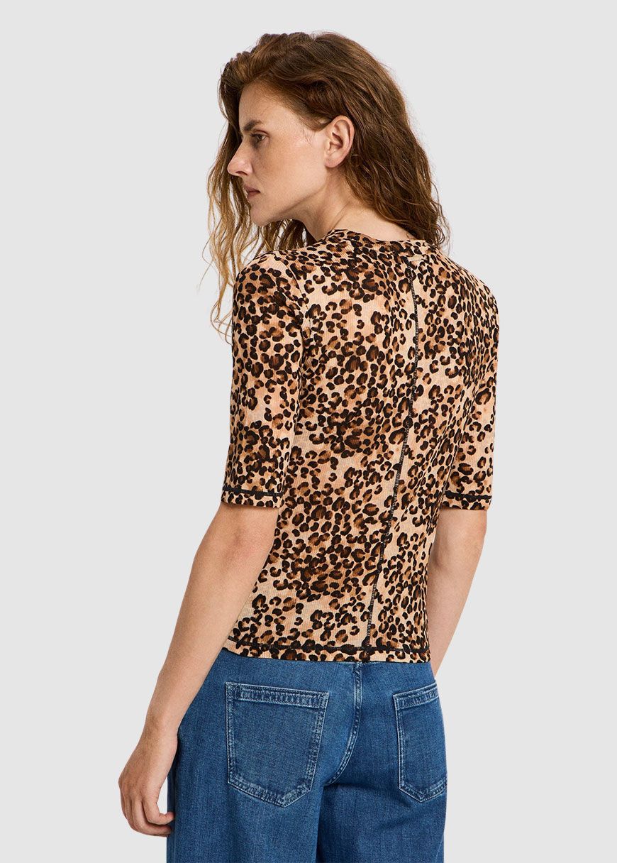 Stehkragenshirt