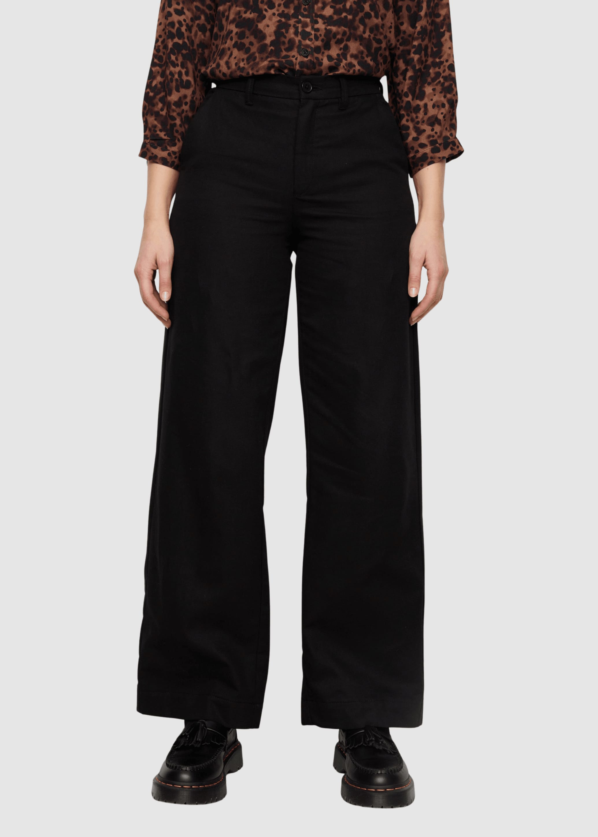 recolution-ligularia-black-1.jpeg Ligularia Black