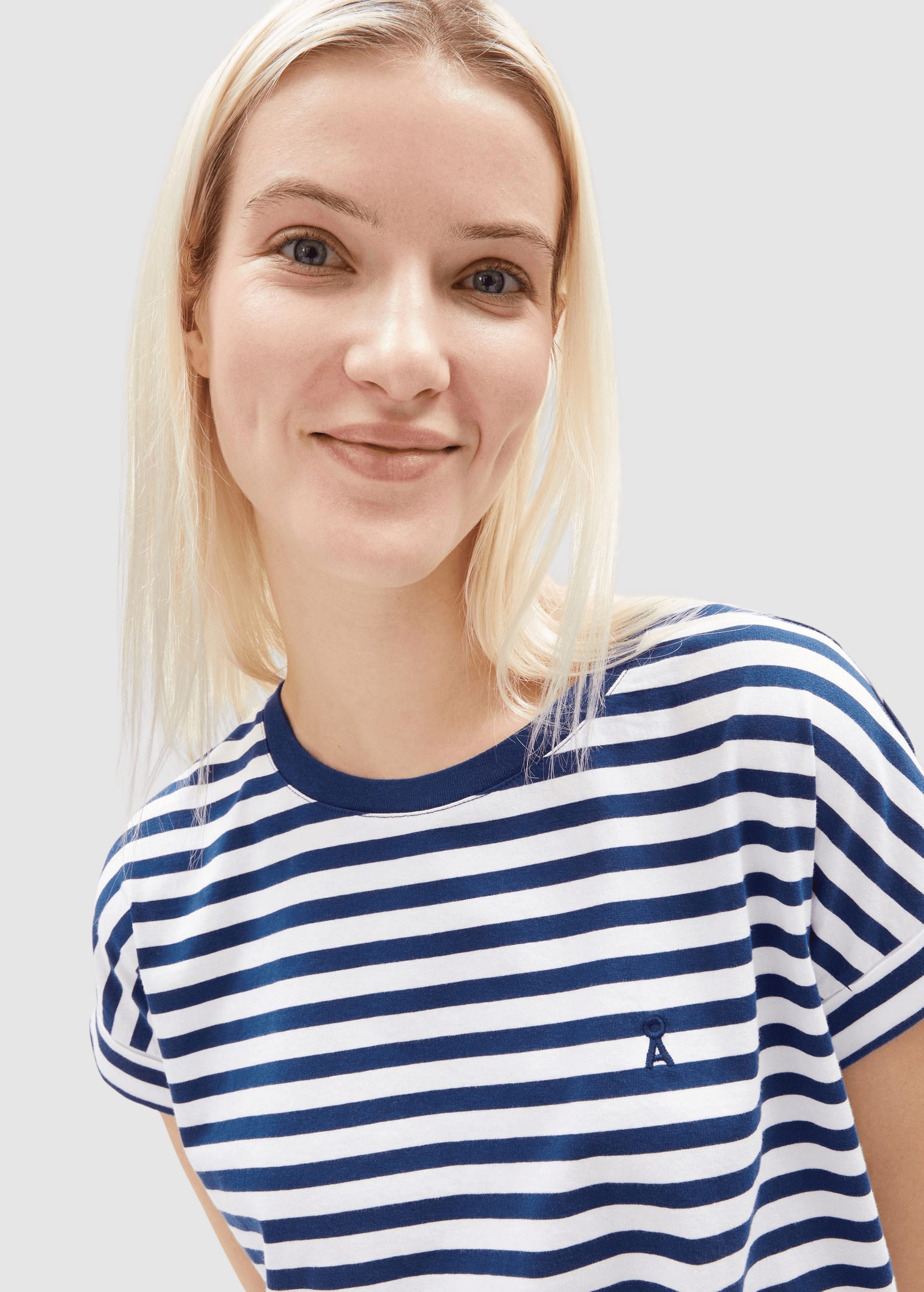 Idaara Stripe T-Shirt White-Dynamo Blue Idaara Stripe T-Shirt White-Dynamo Blue