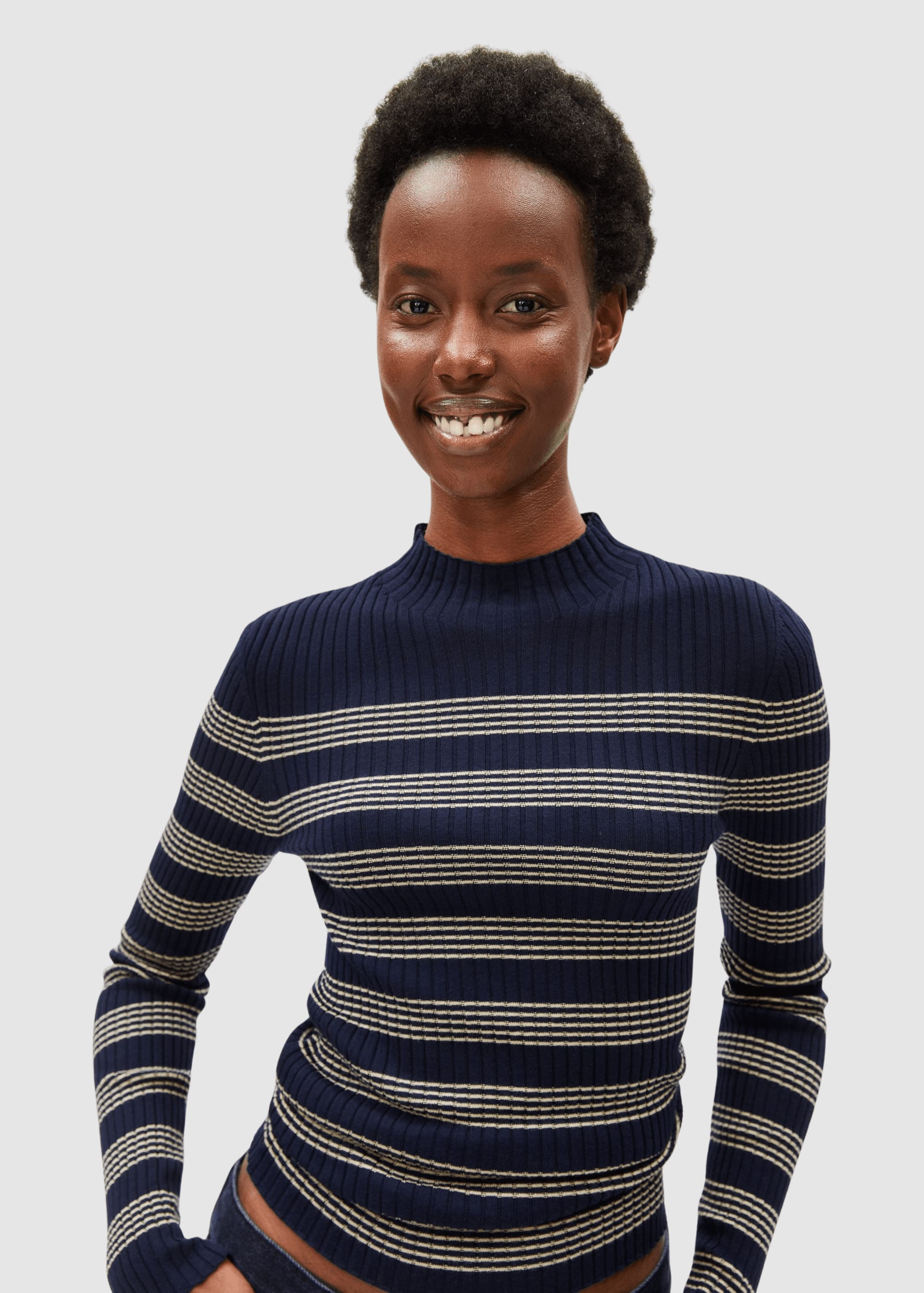 armedangels-alaania-striped-knit-sweater-tinted-navy-golden-hay-3.jpeg Alaania Striped Knit Sweater Tinted Navy Golden Hay