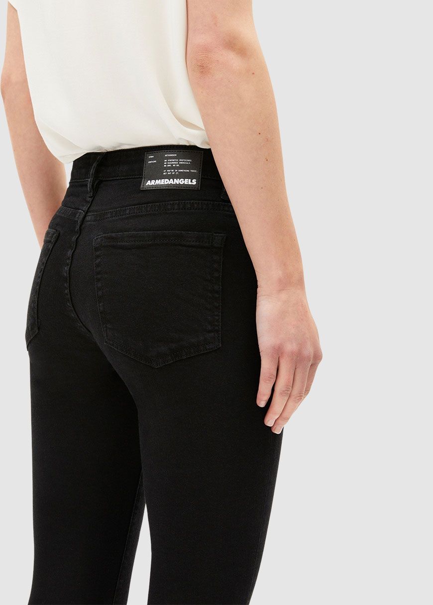 armedangels_tillaa_AW_25_AA_30007576_Rinse_Black_4_6e2f569c45 Tillaa