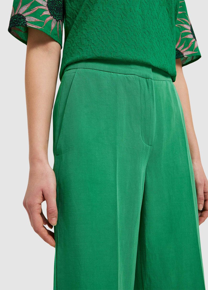 Hose mit weitem Bein Hose mit weitem Bein