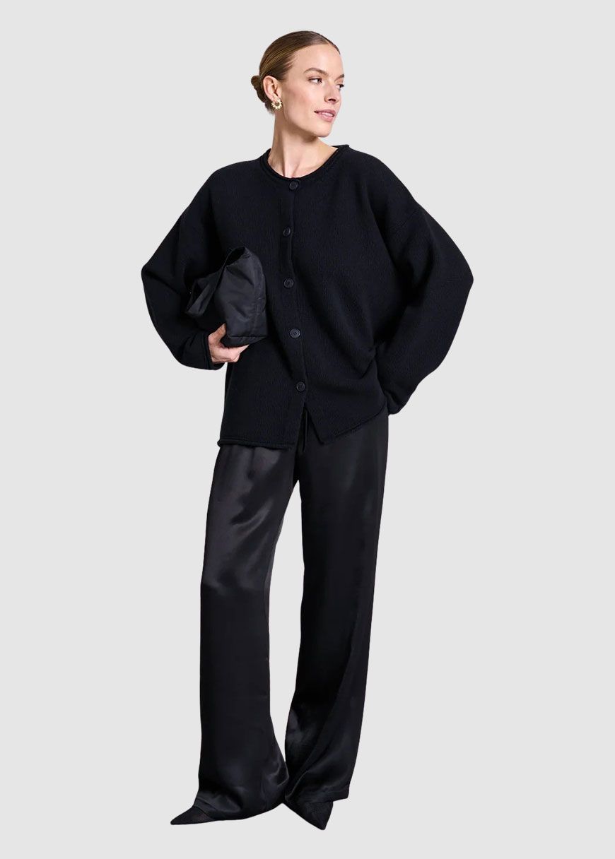 jan_n_june_fris_AW_25_JJ_8348_Black_4_7076f5d6e8 Fris