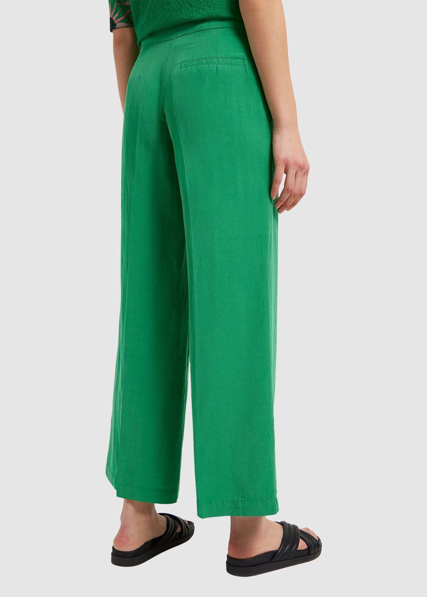 Hose mit weitem Bein Hose mit weitem Bein