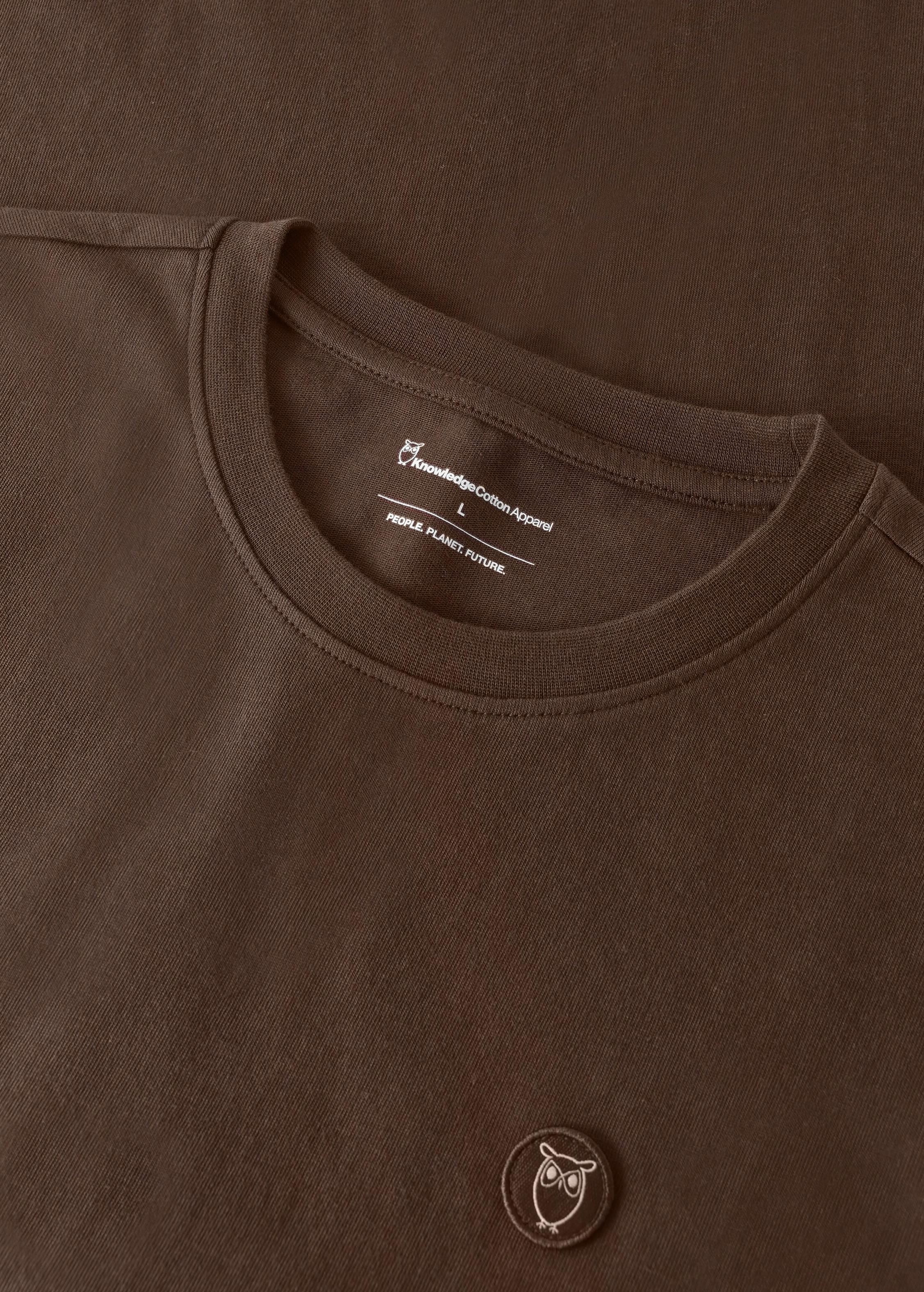 Badge T-Shirt Shaved Chocolate Badge T-Shirt Shaved Chocolate