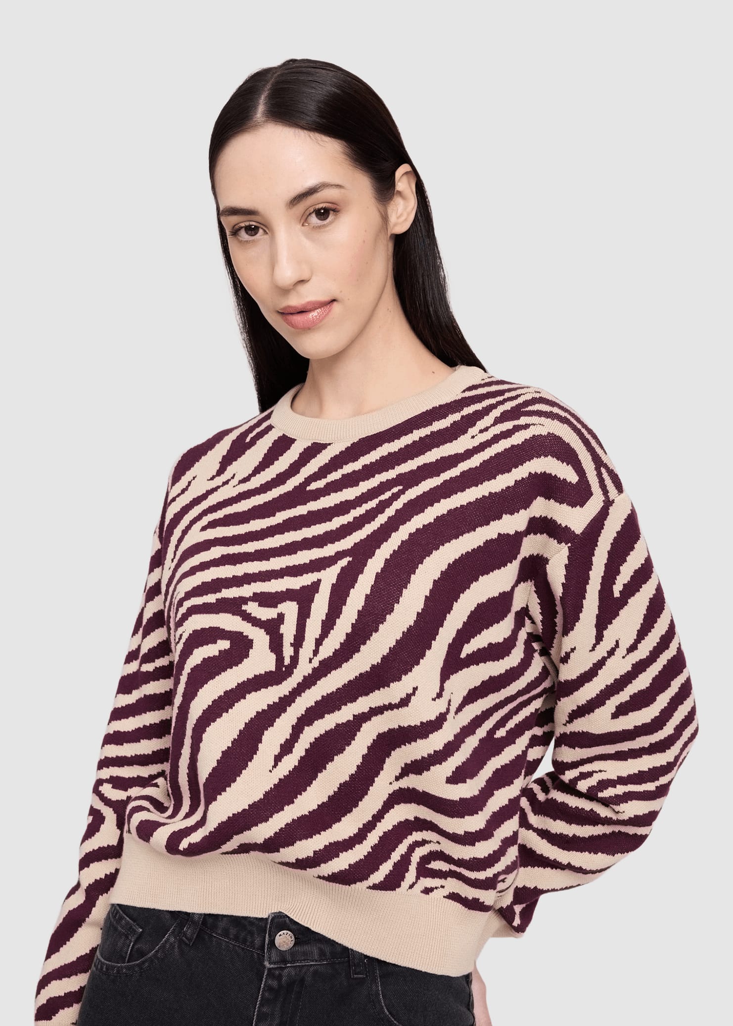 mazine-zebra-jacquard-knit-jumper-light-beige-burgundy-4.jpeg Zebra Jacquard Knit Jumper Light Beige Burgundy