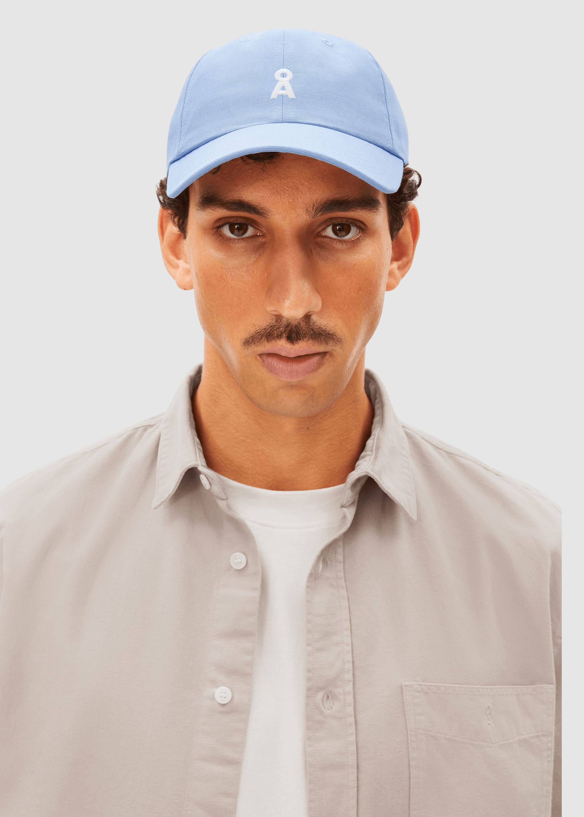 Yenaas Bold Cap W Wedgwood