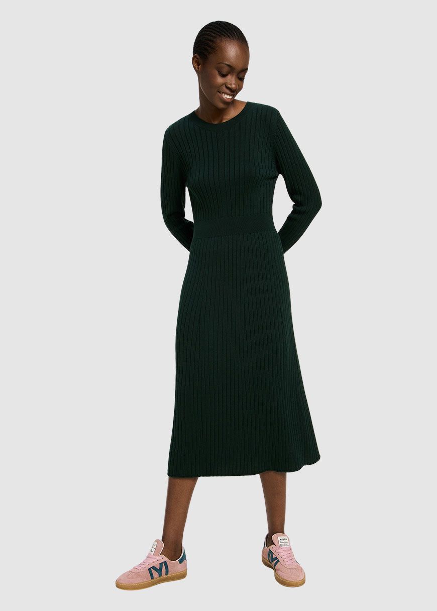 lanius_koeln_strickkleid_AW_25_LA_14070_00_Forest_2_93a95e156c Strickkleid