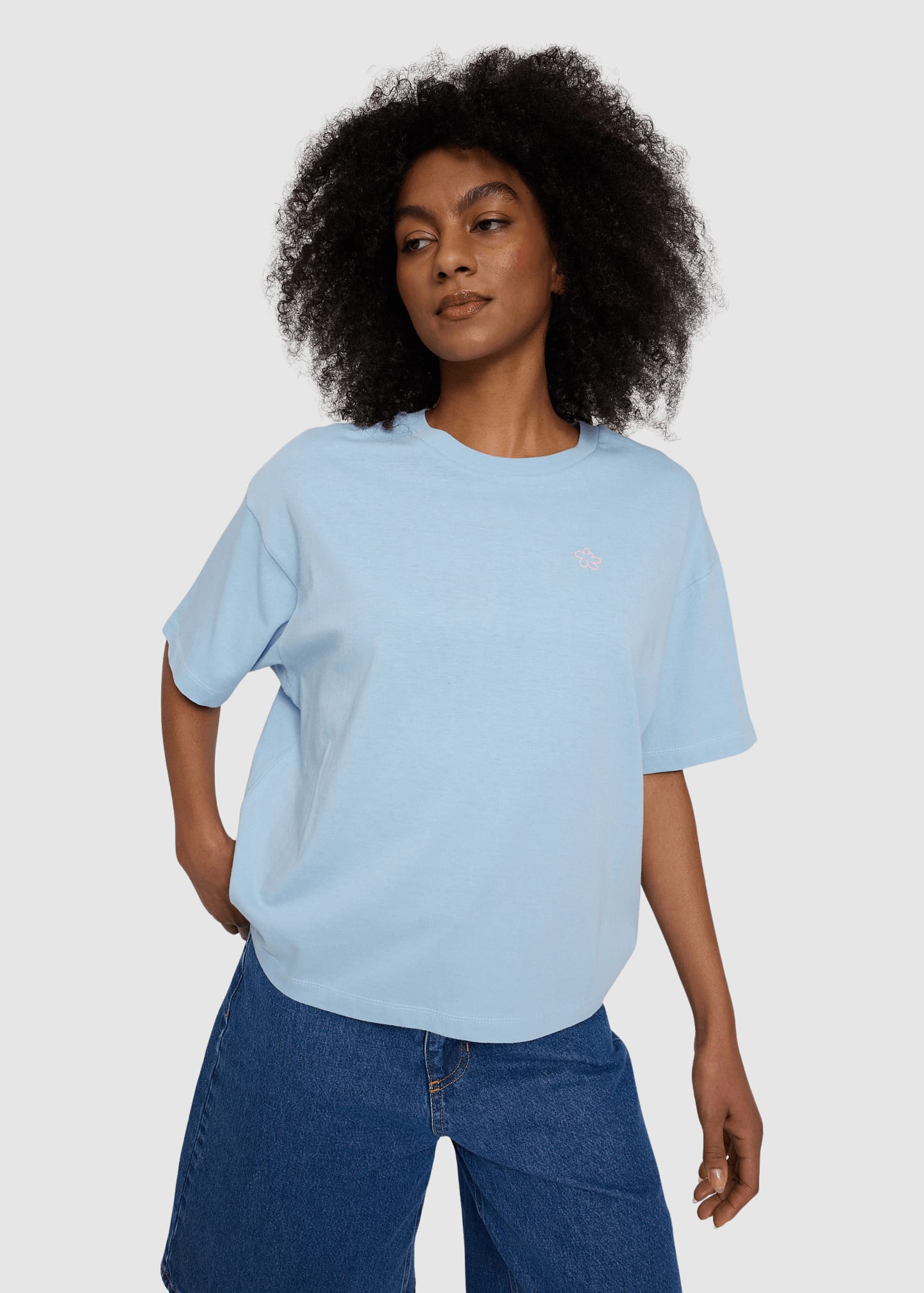 Back Print T-Shirt Foggy Blue Flowers
