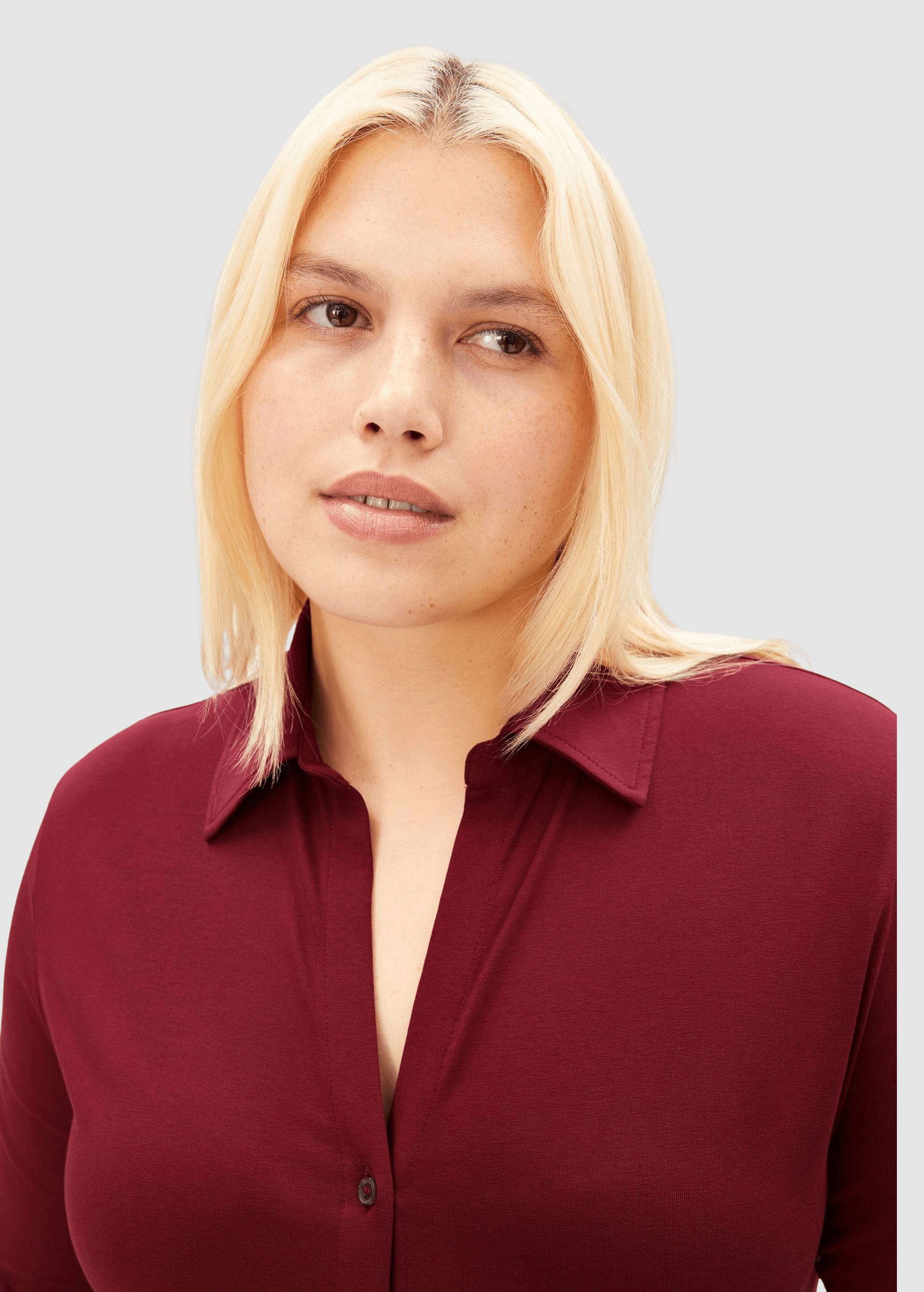 armedangels-nalaannia-blouse-velvet-red-3.jpeg Nalaannia Blouse Velvet Red