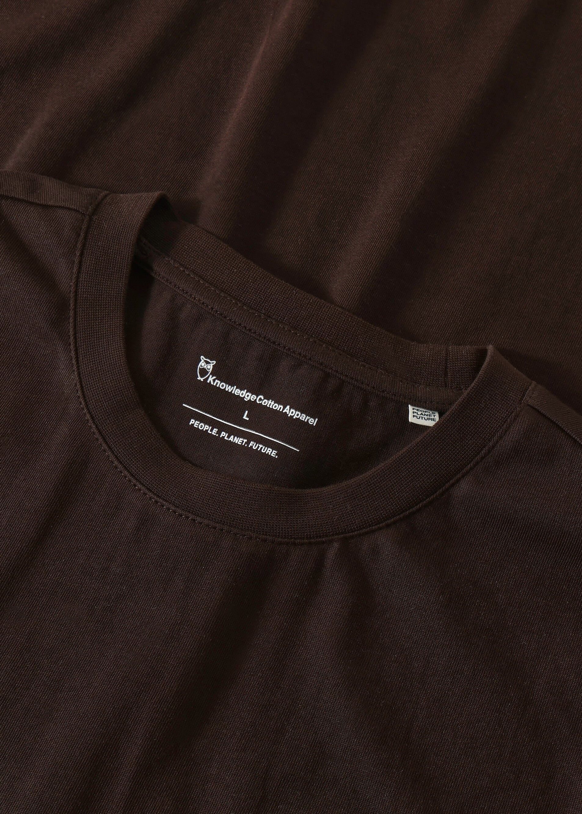 knowledge-cotton-apparel-chest-embroidery-t-shirt-chocolate-torte-2.jpeg Chest Embroidery T-Shirt Chocolate Torte