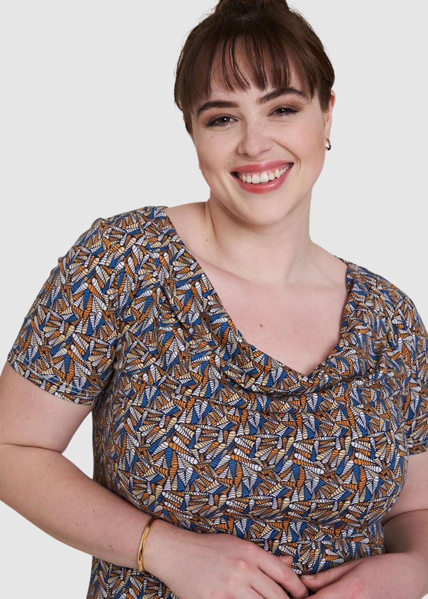 Shirt mit Wasserfallausschnitt Shirt mit Wasserfallausschnitt