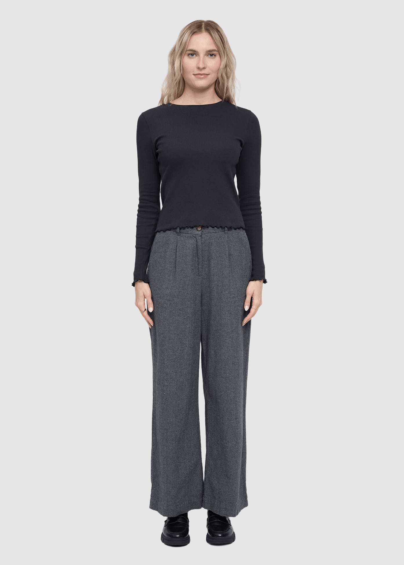 mazine-babylock-hems-longsleeve-black-4.jpeg Babylock Hems Longsleeve Black