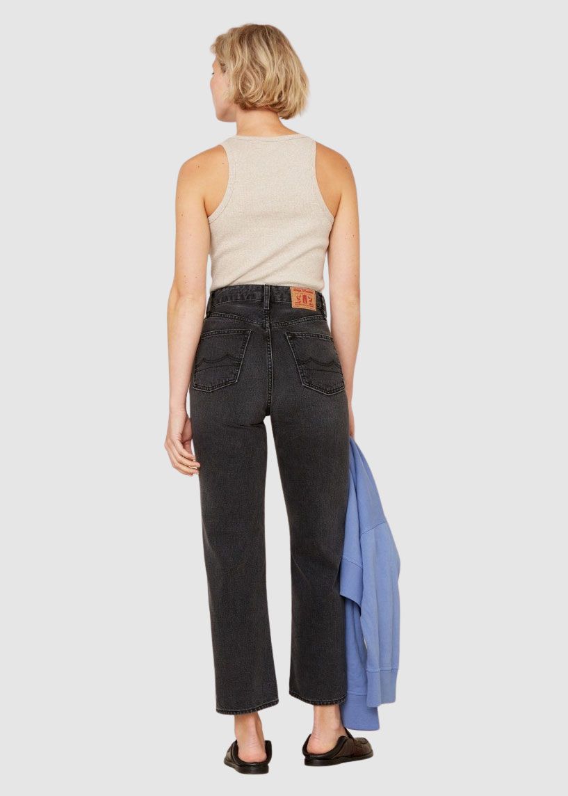 Liora Cropped Liora Cropped