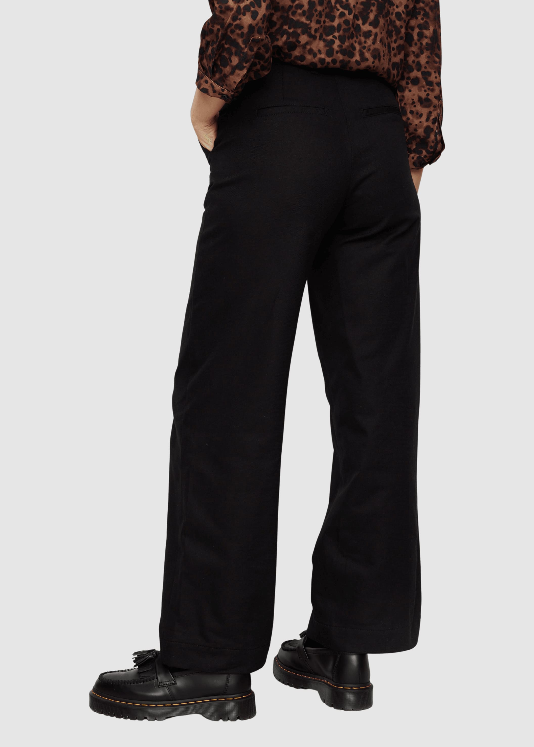 recolution-ligularia-black-2.jpeg Ligularia Black