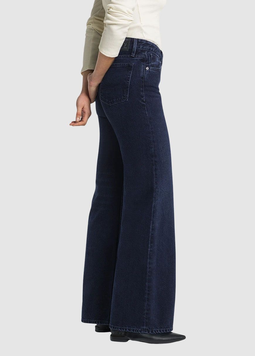 kings_of_indigo_jane_AW_25_KOI_K240701501_Holo_Blue_Black_Worn_2_1a4e044878 Jane