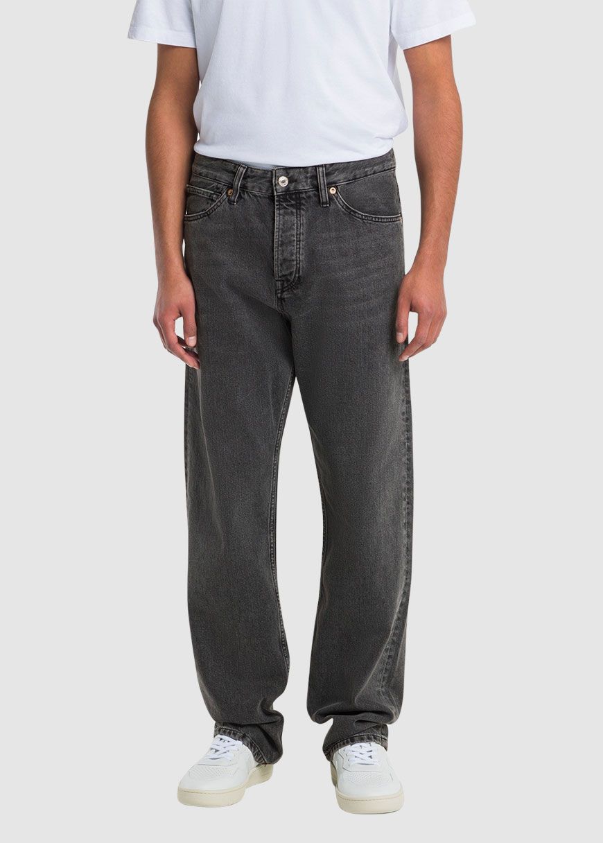 kings_of_indigo_roy_AW_24_KOI_K240751801_Holo_Grey_Worn_1_f5432a33d4 Roy
