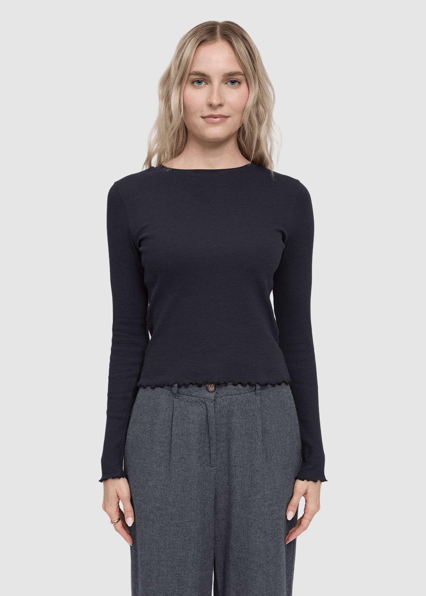 mazine-babylock-hems-longsleeve-black-1.jpeg Babylock Hems Longsleeve Black