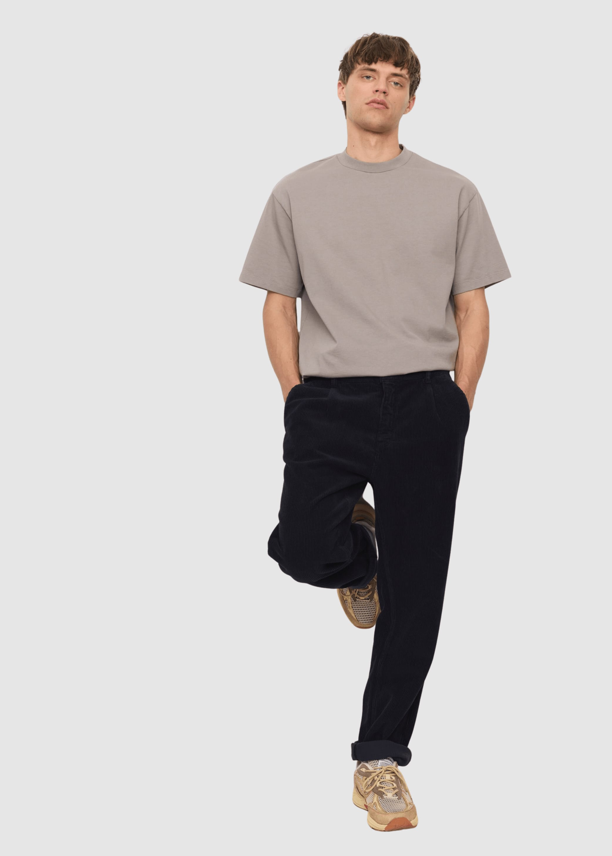 recolution-oak-corduroy-dark-navy-4.jpeg Oak Corduroy Dark Navy