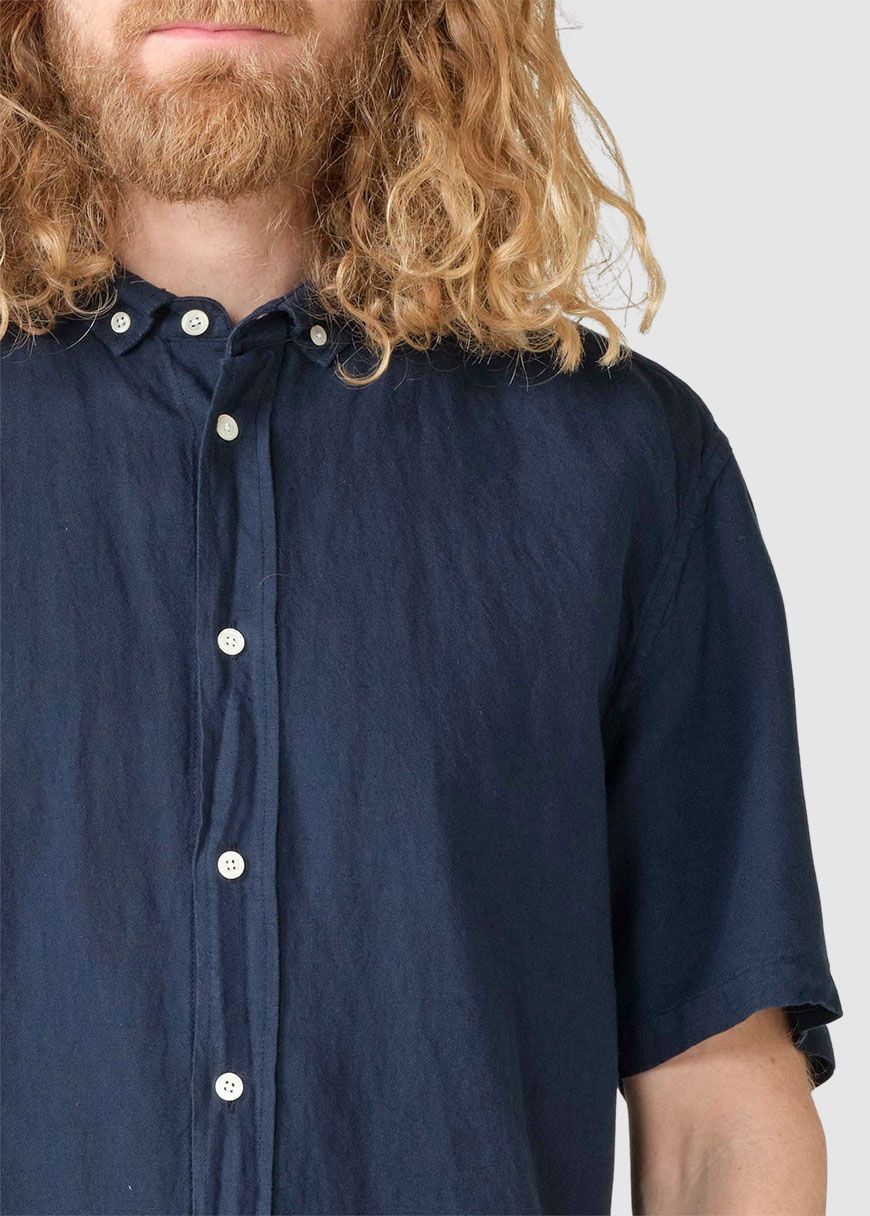 klitmoeller_collective_mikkel_linen_shirt_SS_25_KM_KC_1318_Navy_3_000f1d72a4 Mikkel Linen Shirt