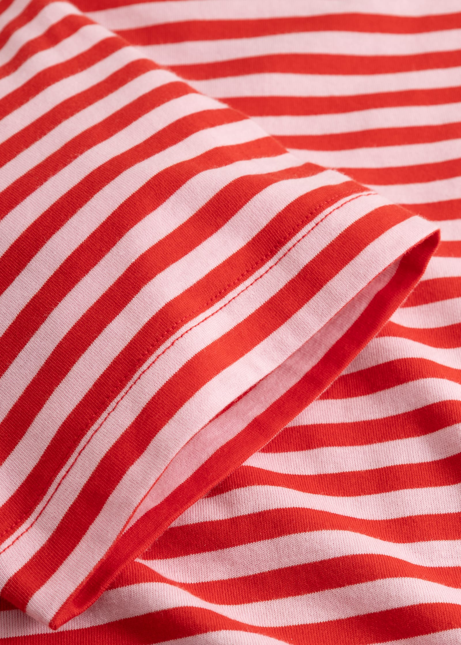 Endless Horizon T-Shirt Red Endless Horizon T-Shirt Red