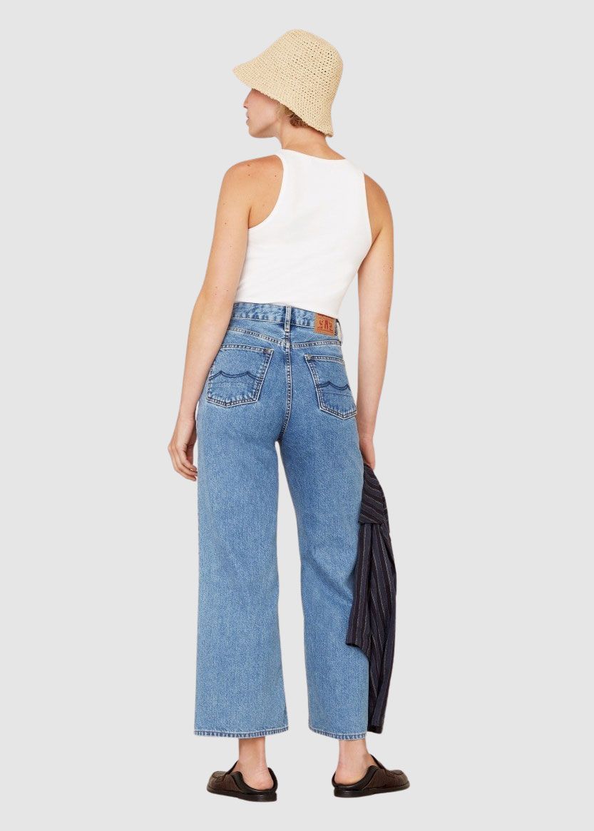 Elisabeth Cropped Elisabeth Cropped