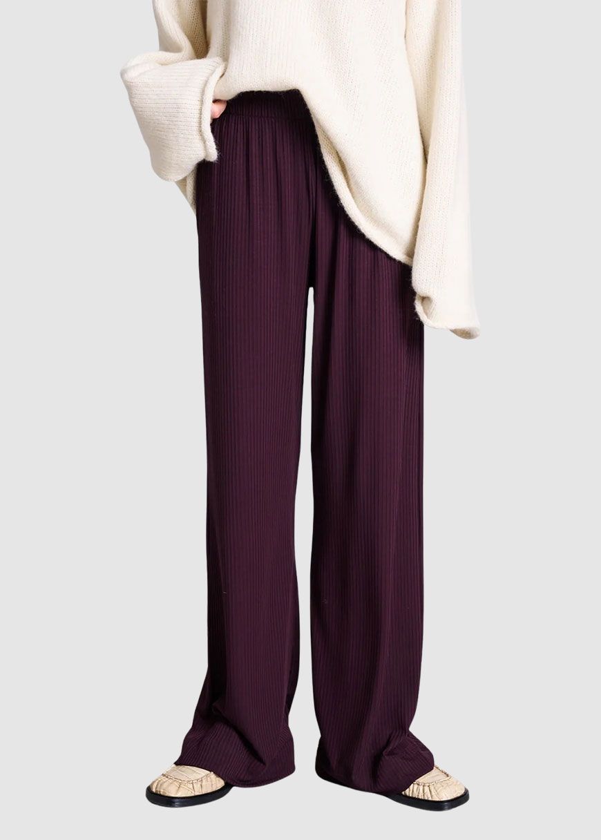 jan_n_june_smilla_AW_25_JJ_8338_Cherry_Lacquer_1_046845894f Smilla