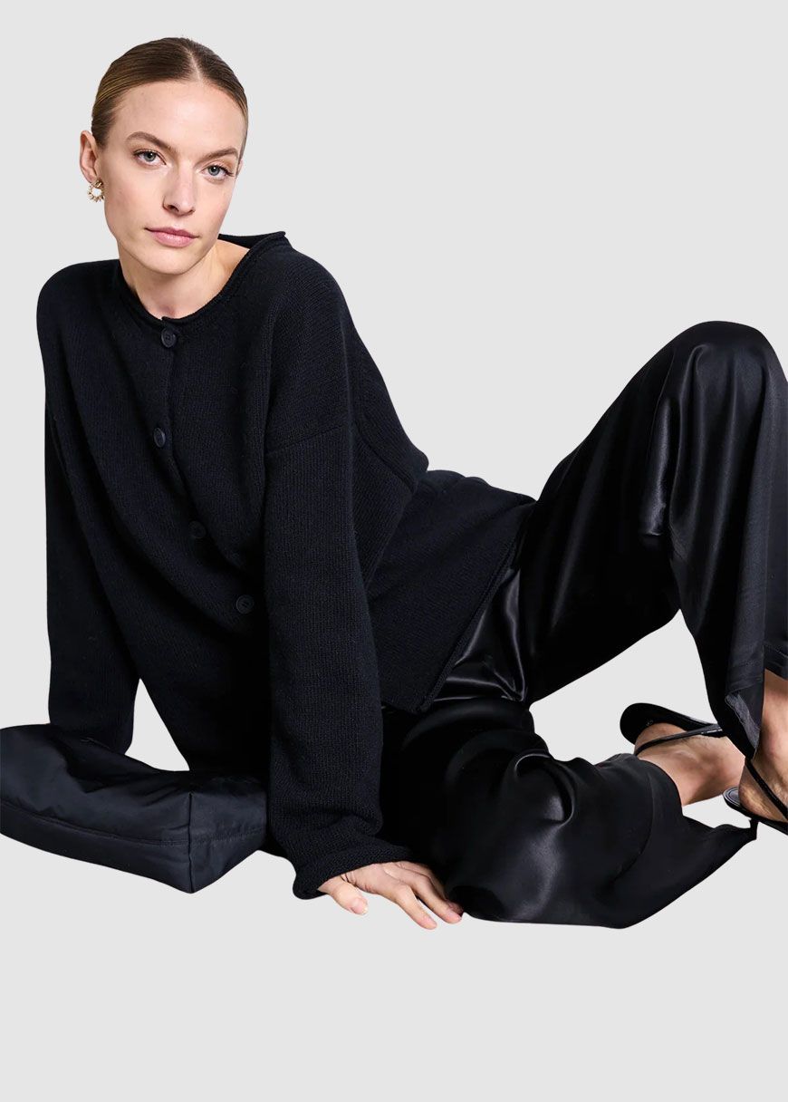 jan_n_june_fris_AW_25_JJ_8348_Black_5_e51f865b4c Fris